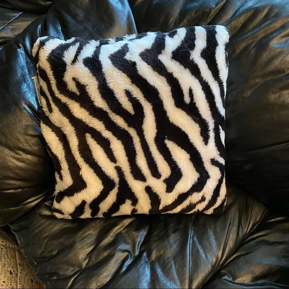 Zebra decorative Pillows 18”x18” QTY 2